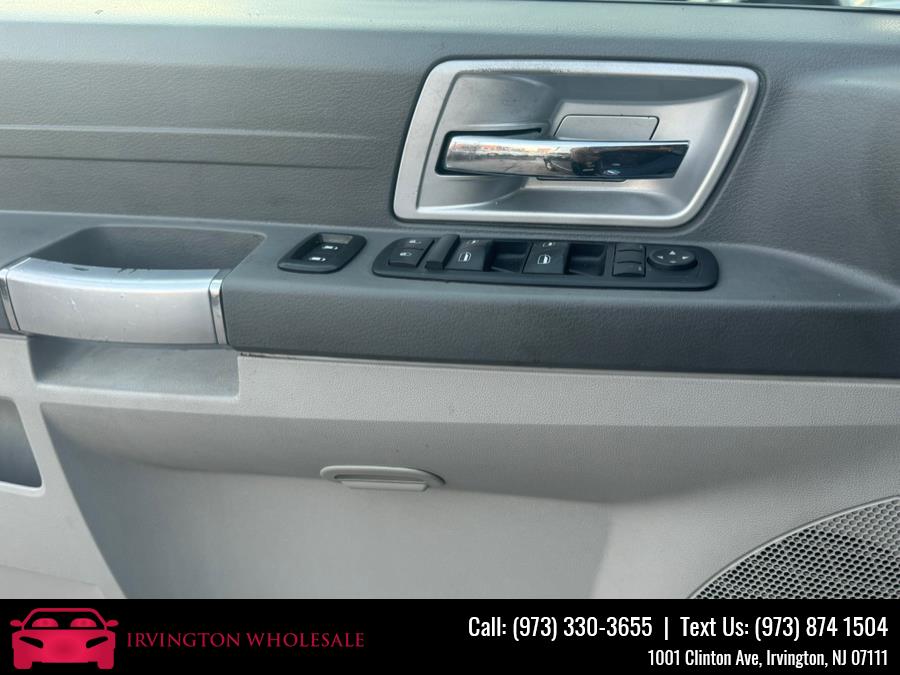 2008 Chrysler Town & Country Touring photo