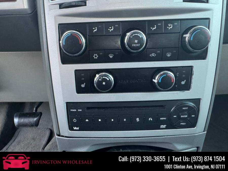 2008 Chrysler Town & Country Touring photo
