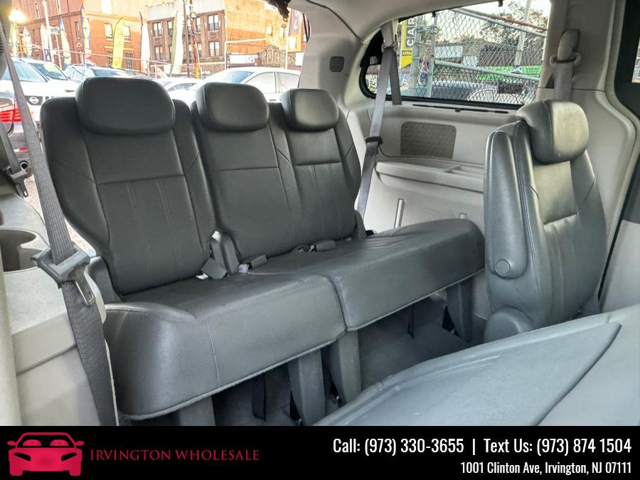 2008 Chrysler Town & Country Touring photo