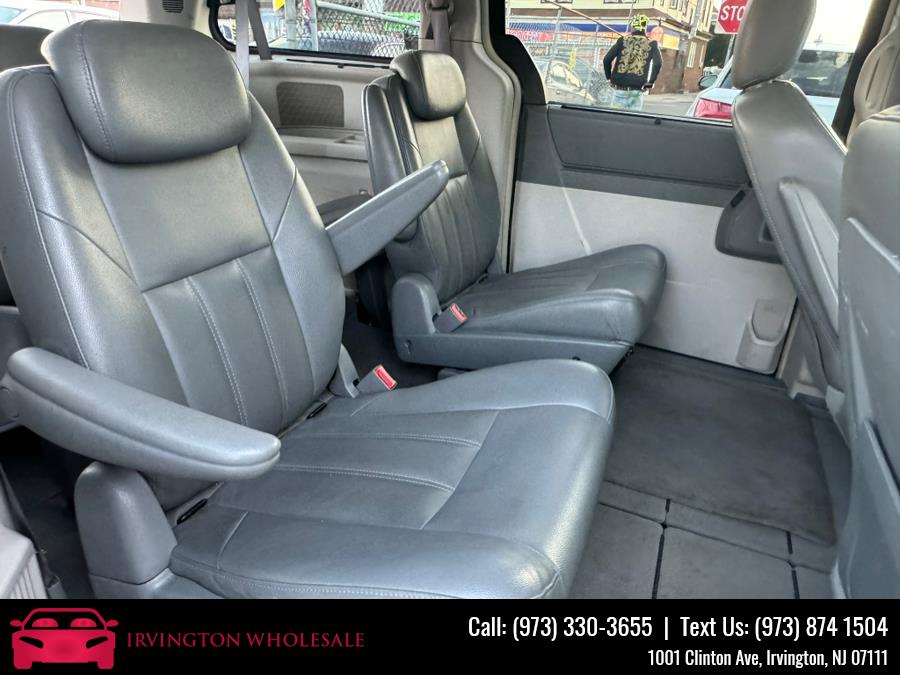 2008 Chrysler Town & Country Touring photo