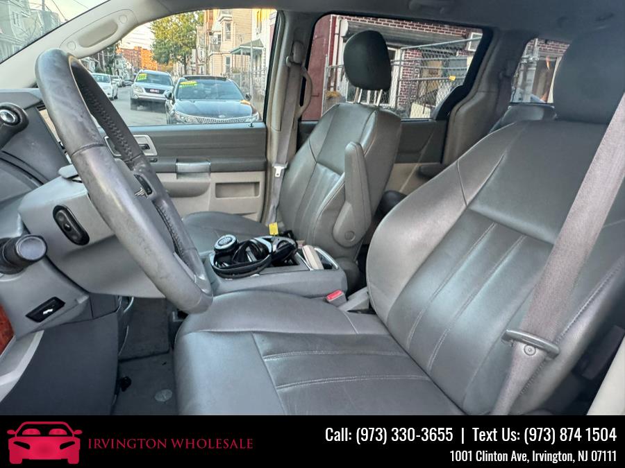 2008 Chrysler Town & Country Touring photo