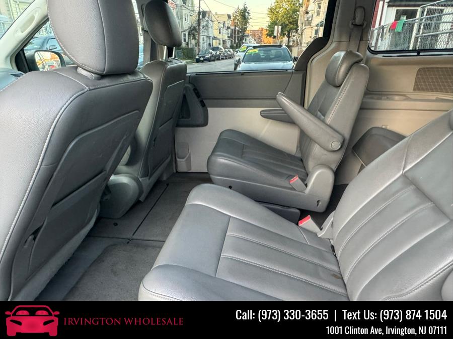 2008 Chrysler Town & Country Touring photo