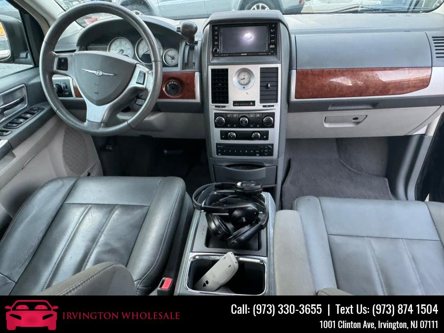 2008 Chrysler Town & Country Touring photo