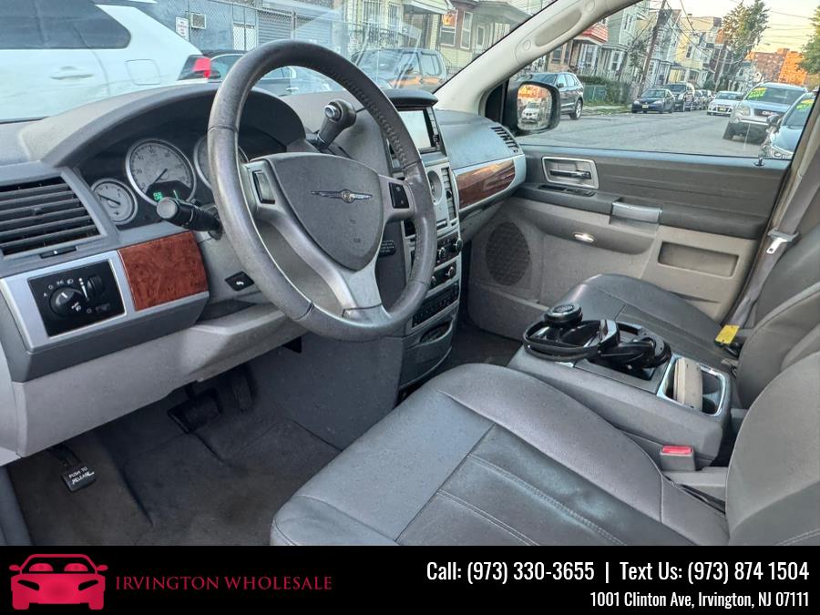 2008 Chrysler Town & Country Touring photo