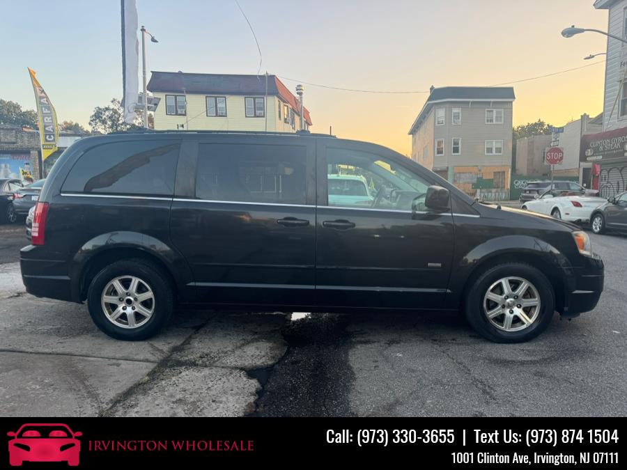 2008 Chrysler Town & Country Touring photo