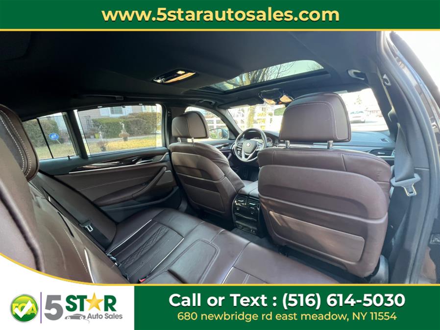 2022 BMW 5-Series 530i xDrive Sedan photo