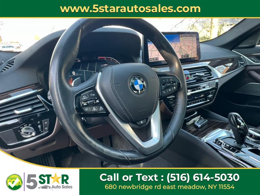 2022 BMW 5-Series 530i xDrive Sedan photo