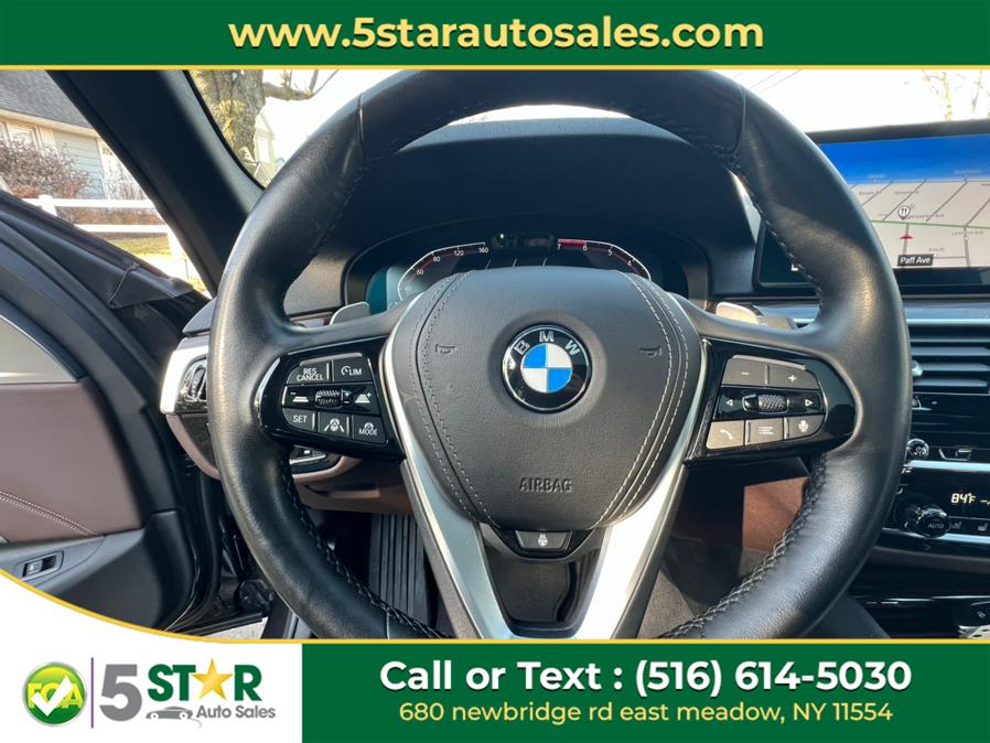 2022 BMW 5-Series 530i xDrive Sedan photo