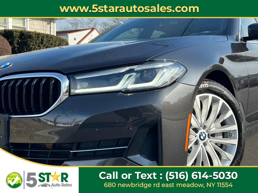2022 BMW 5-Series 530i xDrive Sedan photo