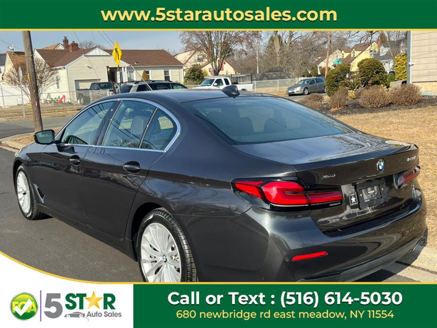 2022 BMW 5-Series 530i xDrive Sedan photo