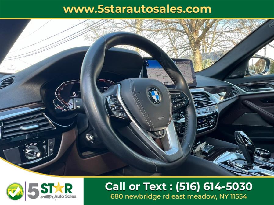 2022 BMW 5-Series 530i xDrive Sedan photo