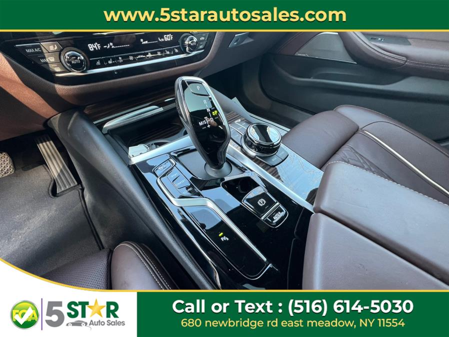 2022 BMW 5-Series 530i xDrive Sedan photo