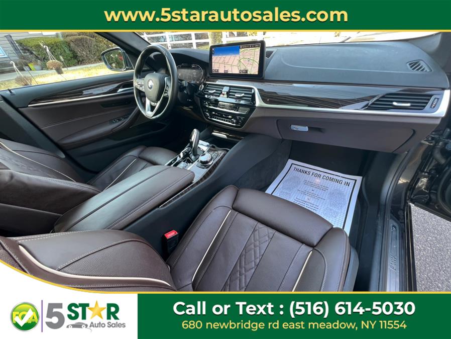 2022 BMW 5-Series 530i xDrive Sedan photo