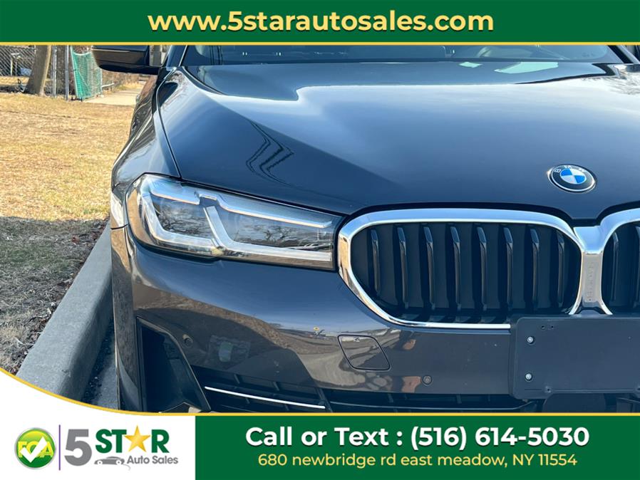 2022 BMW 5-Series 530i xDrive Sedan photo
