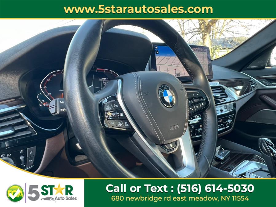 2022 BMW 5-Series 530i xDrive Sedan photo