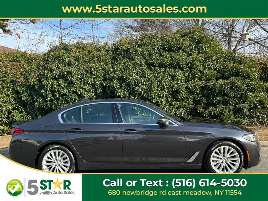 2022 BMW 5-Series 530i xDrive Sedan photo
