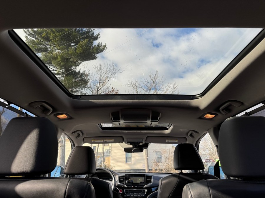 2022 Honda Pilot Elite AWD photo