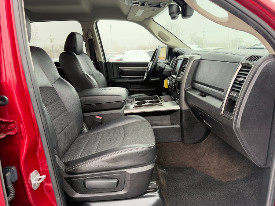 2015 RAM 1500 4WD Crew Cab 140.5