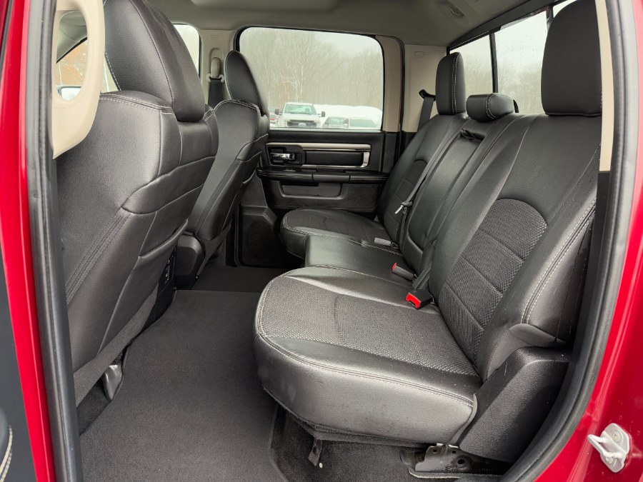 2015 RAM 1500 4WD Crew Cab 140.5