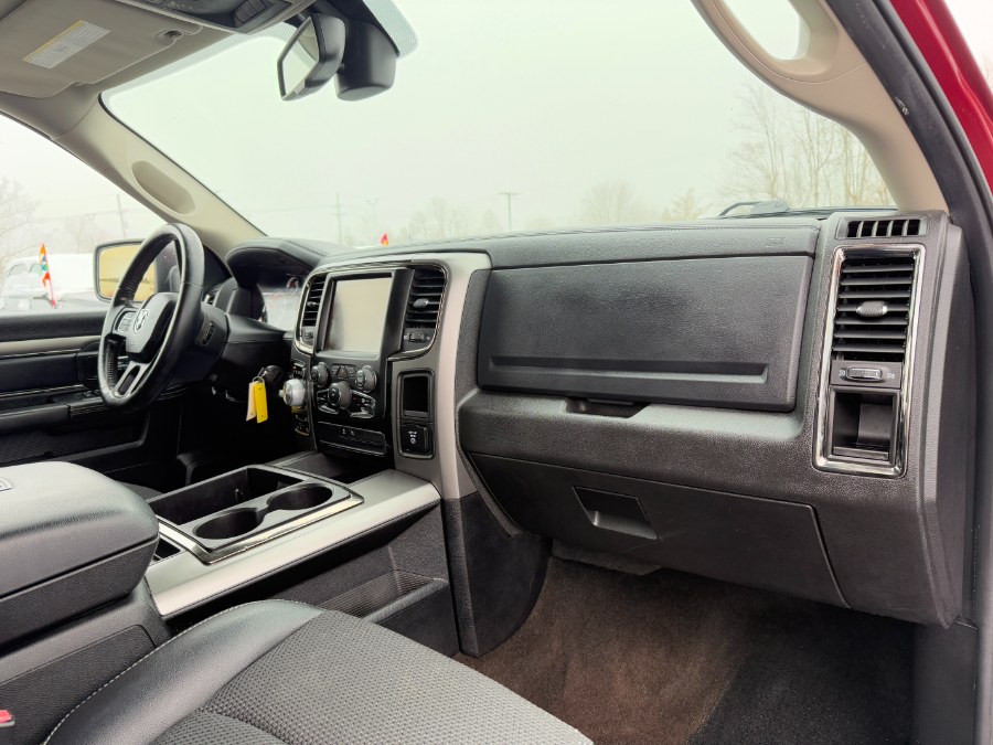 2015 RAM 1500 4WD Crew Cab 140.5