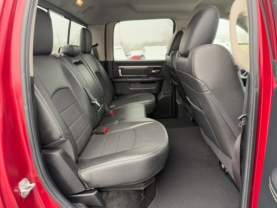 2015 RAM 1500 4WD Crew Cab 140.5