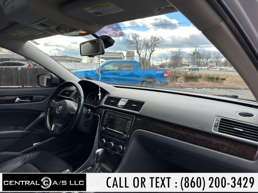 2015 Volkswagen Passat 4dr Sdn 3.6L V6 DSG SEL Premiu photo
