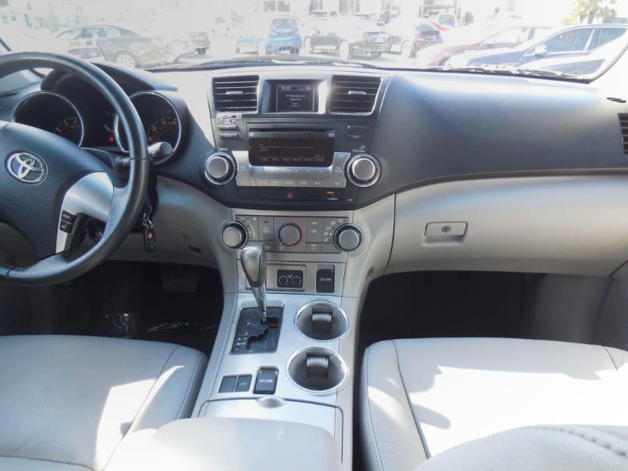 2011 Toyota Highlander photo