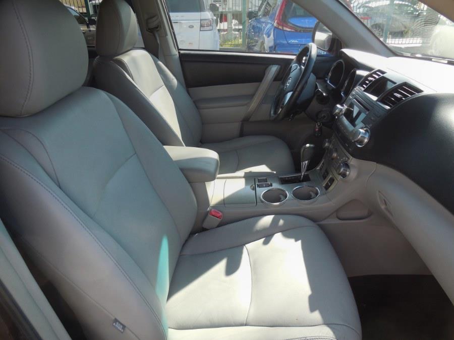 2011 Toyota Highlander photo