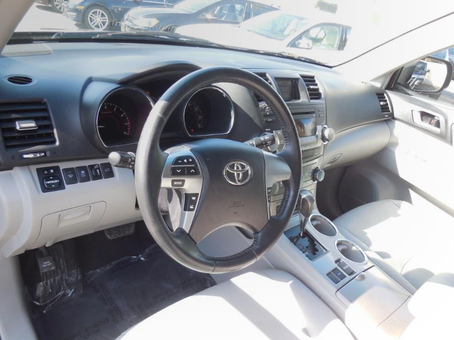 2011 Toyota Highlander photo