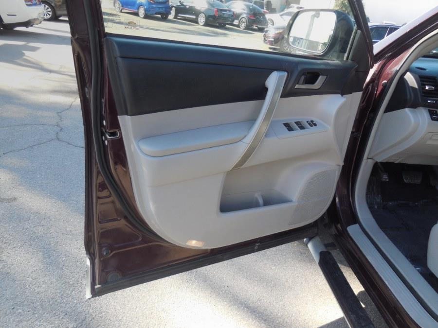 2011 Toyota Highlander photo