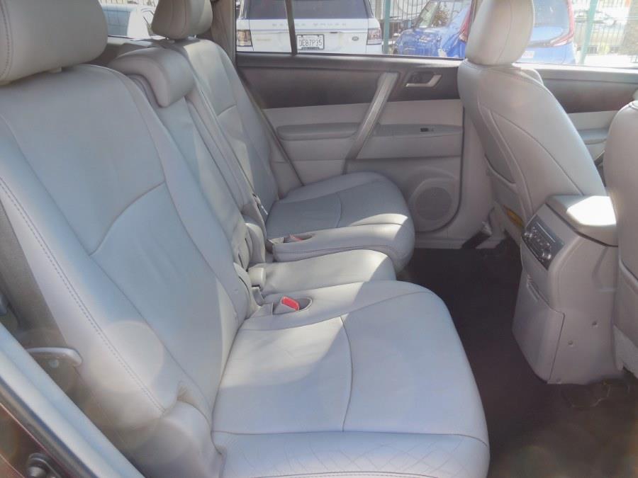 2011 Toyota Highlander photo