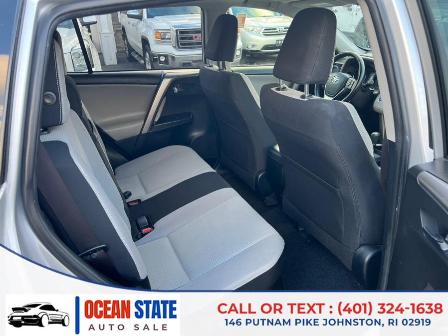 2016 Toyota RAV4 Hybrid AWD 4dr XLE (Natl) photo