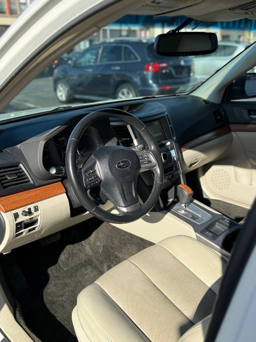2013 Subaru Outback 2.5i Limited photo