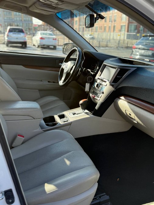 2013 Subaru Outback 2.5i Limited photo
