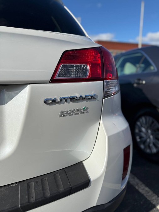 2013 Subaru Outback 2.5i Limited photo