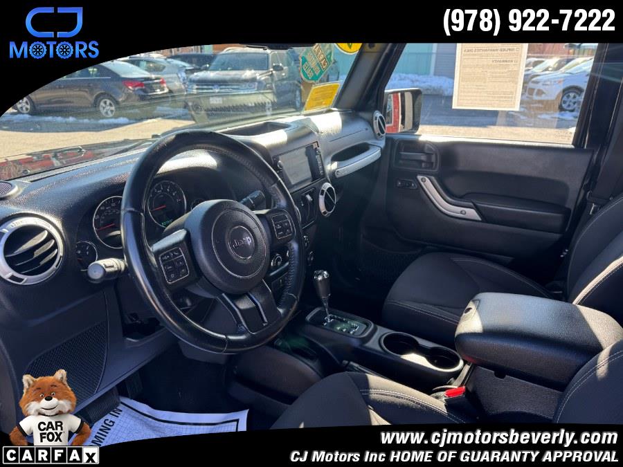 2015 Jeep Wrangler 4WD 2dr Sahara photo
