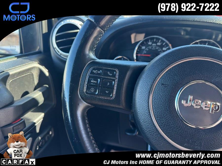 2015 Jeep Wrangler 4WD 2dr Sahara photo