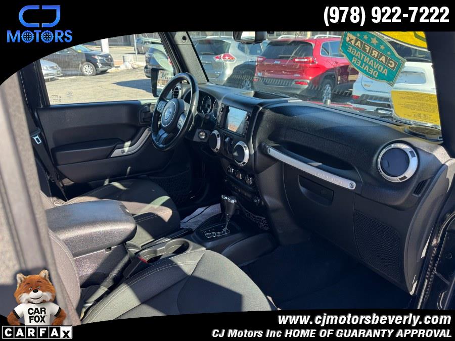 2015 Jeep Wrangler 4WD 2dr Sahara photo