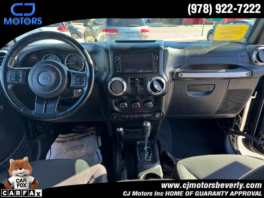 2015 Jeep Wrangler 4WD 2dr Sahara photo