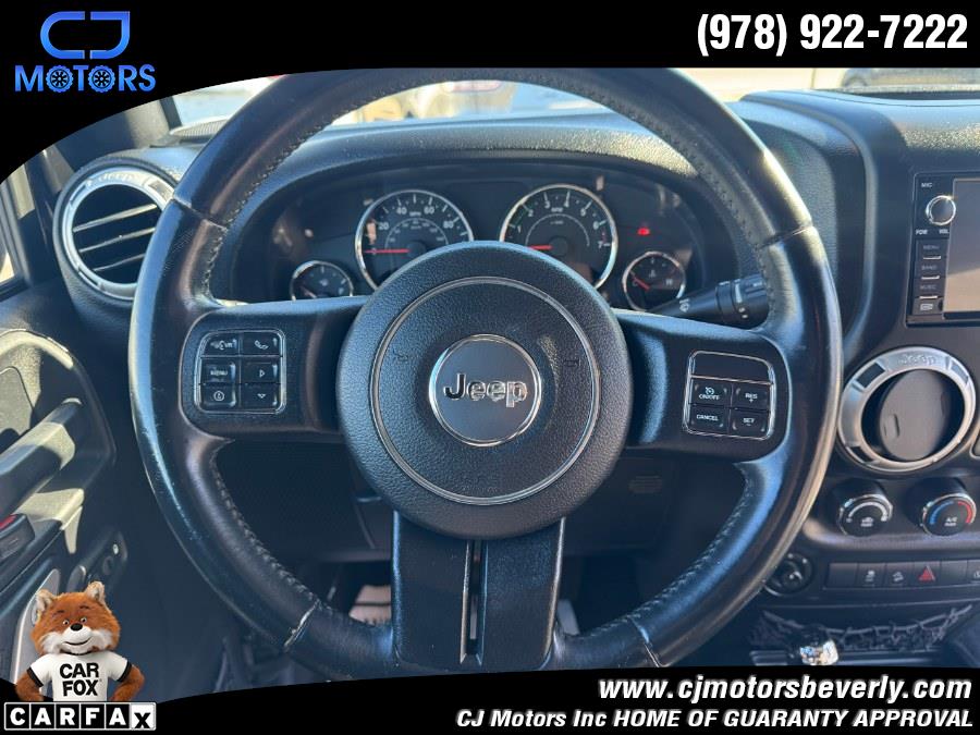 2015 Jeep Wrangler 4WD 2dr Sahara photo