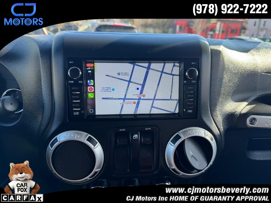 2015 Jeep Wrangler 4WD 2dr Sahara photo
