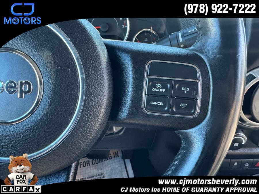 2015 Jeep Wrangler 4WD 2dr Sahara photo