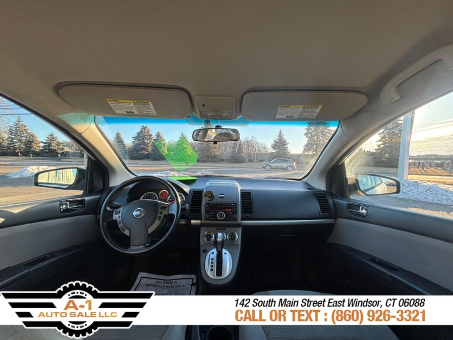 2011 Nissan Sentra 2.0 photo