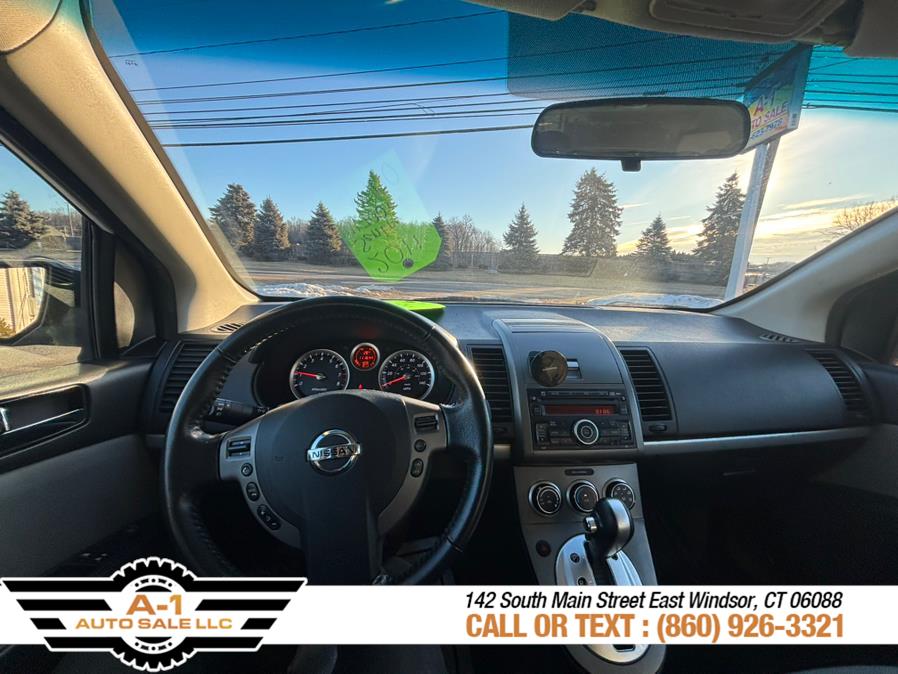 2011 Nissan Sentra 2.0 photo