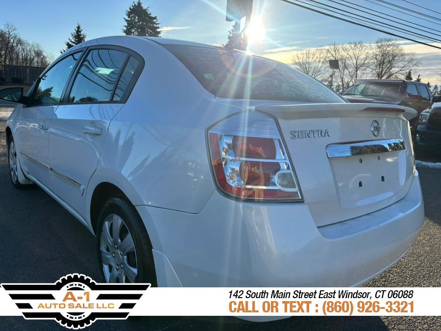 2011 Nissan Sentra 2.0 photo