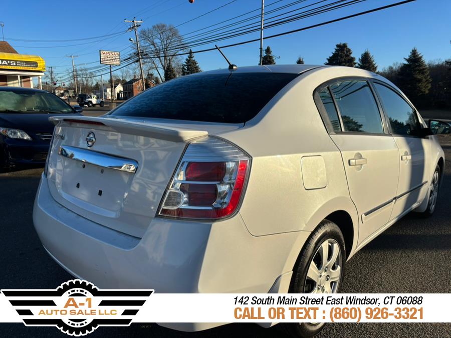 2011 Nissan Sentra 2.0 photo