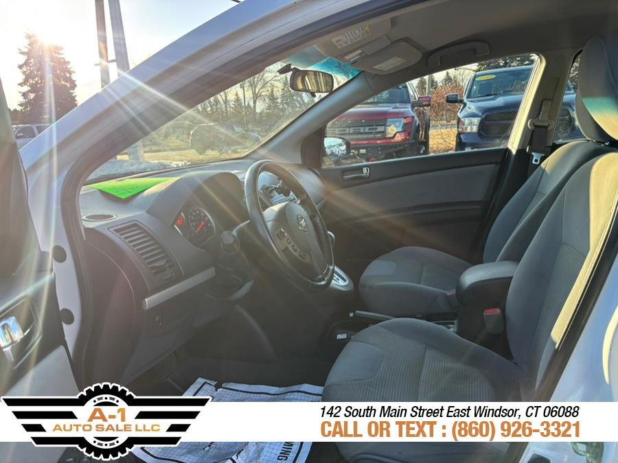 2011 Nissan Sentra 2.0 photo