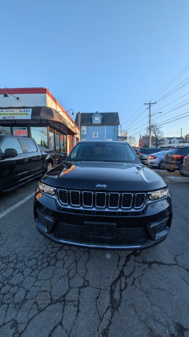 2023 Jeep Grand Cherokee Laredo 4x4 photo