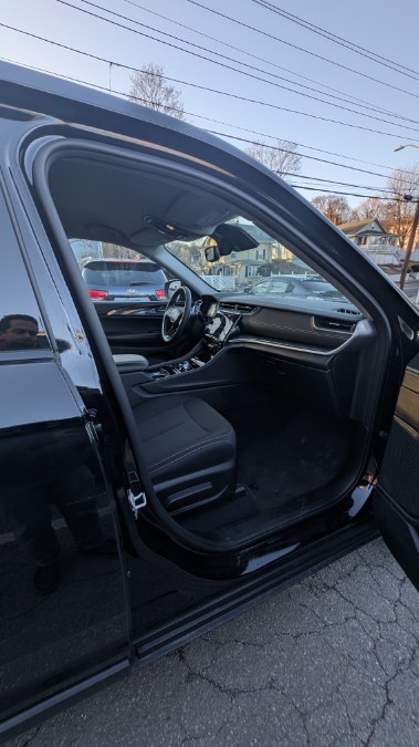2023 Jeep Grand Cherokee Laredo 4x4 photo