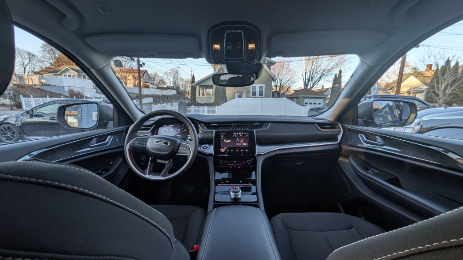 2023 Jeep Grand Cherokee Laredo 4x4 photo